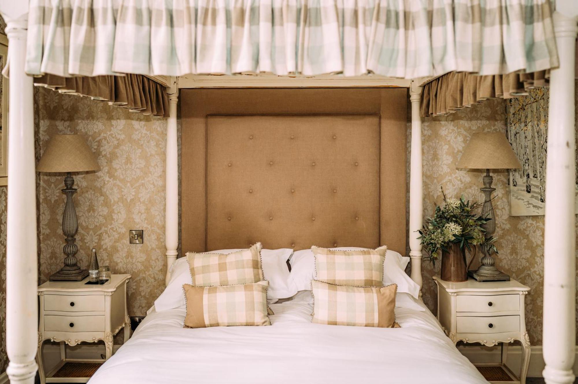 סטל Falcon Manor Hotel מראה חיצוני תמונה